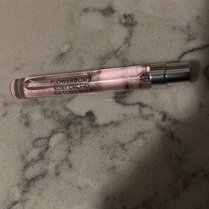 VIKTOR&ROLF
Flowerbomb Ruby Orchid Eau de Parfum Travel Spray